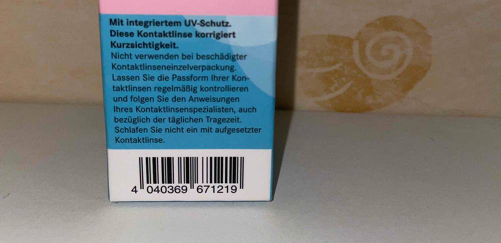 Nahaufnahme der Rückseite einer Packung der getesteten Tageslinsen.