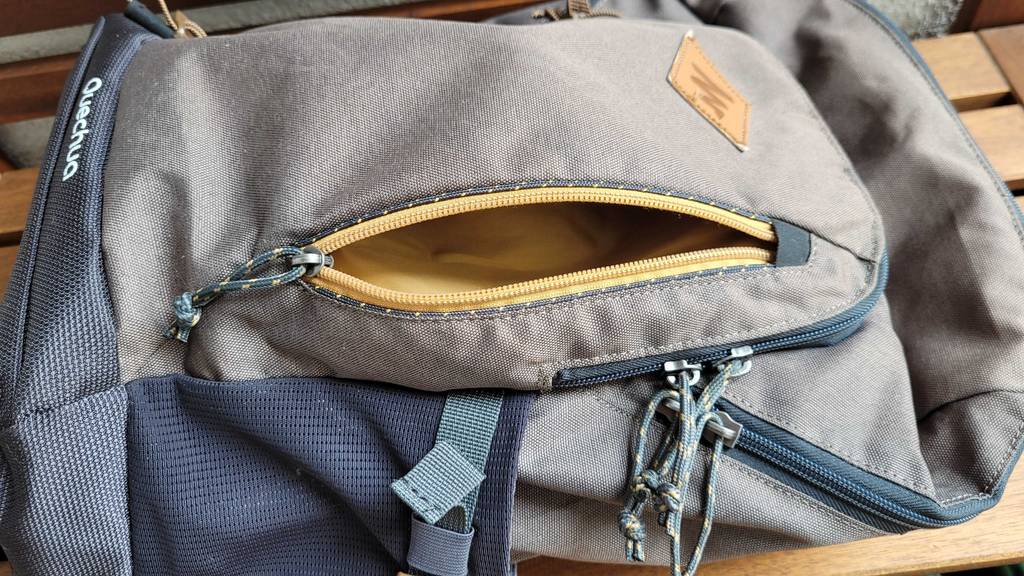 Außentasche von einem getesteten Tagesrucksack.