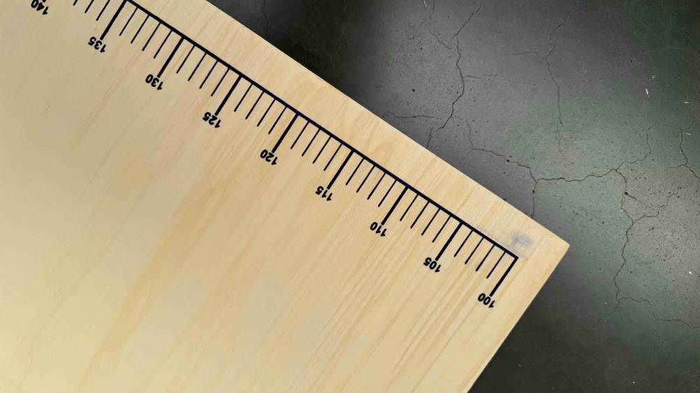 Tapeziertisch getestet: Nahaufnahme der Scala die aufgedruckt ist.