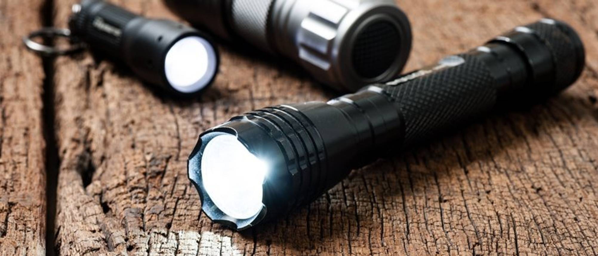 Shadowhawk Taschenlampe Led 10000 Lumen Test Taschenlampe 10.000 Lumen Test & Vergleich » Top 15 im Januar 2024