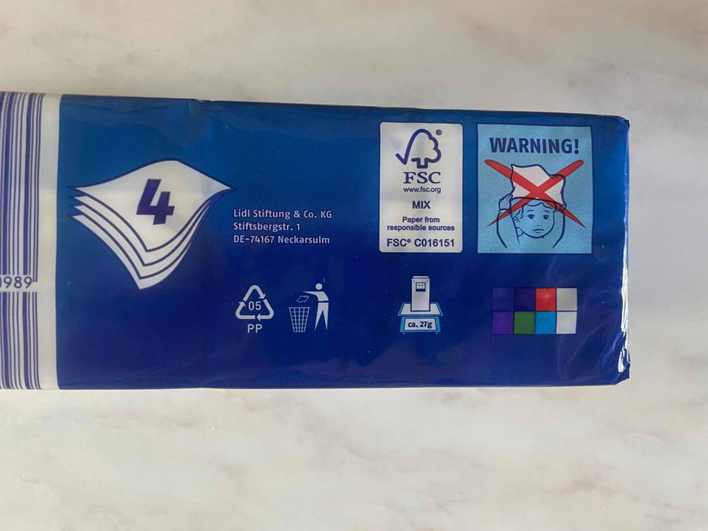 Rückseite von einer getesteten Taschentuch-Packung. 