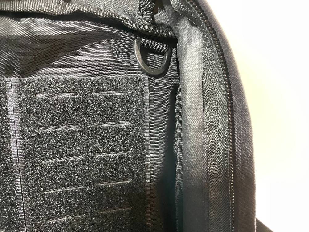 Detailansicht der Innenrückwand eines getesteten Werkzeugrucksacks.