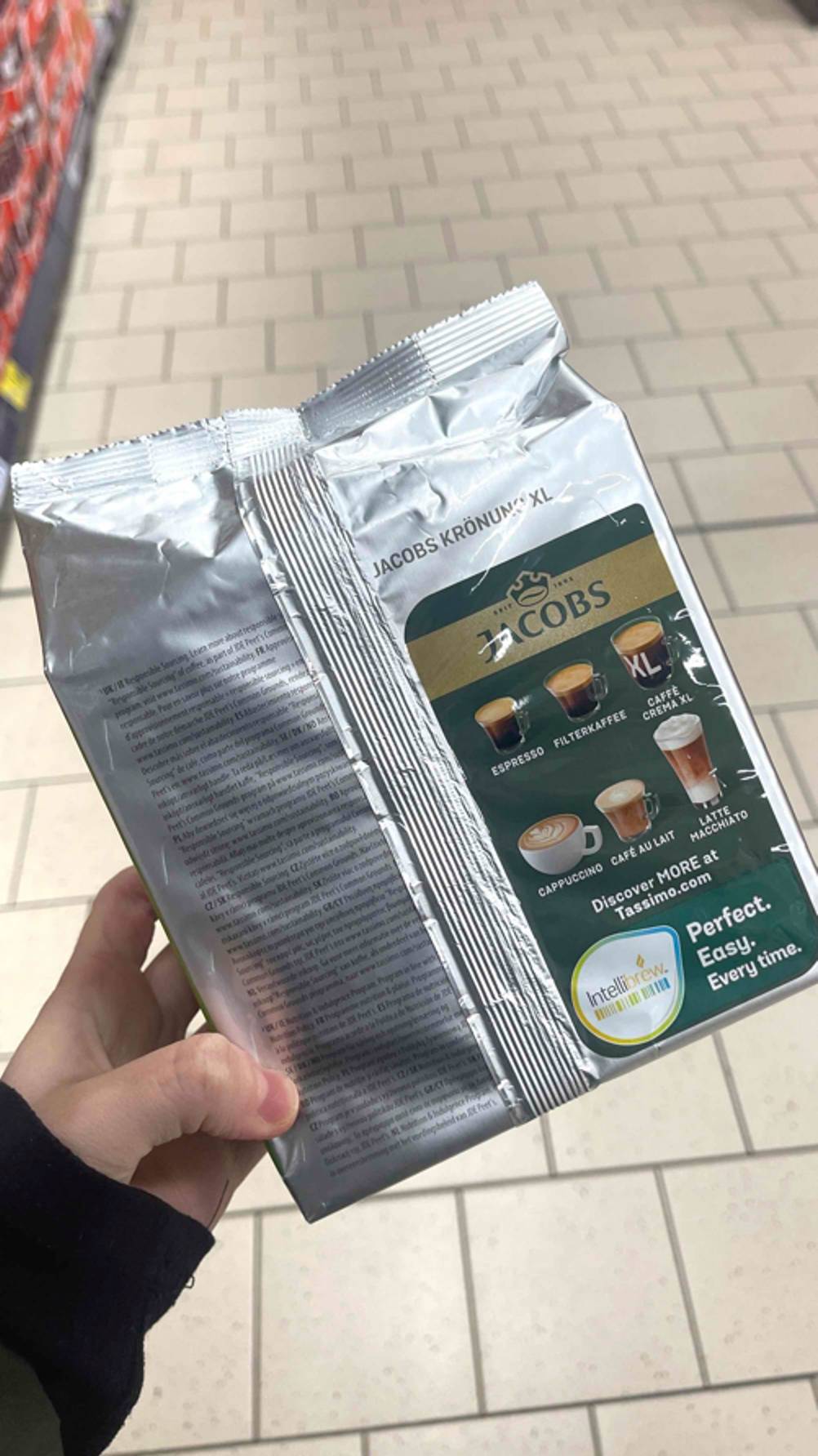 Ansicht der Produktinformationen auf der Rückseite der Frischhaltepackung mit den getesteten Tassimo-Kapseln.