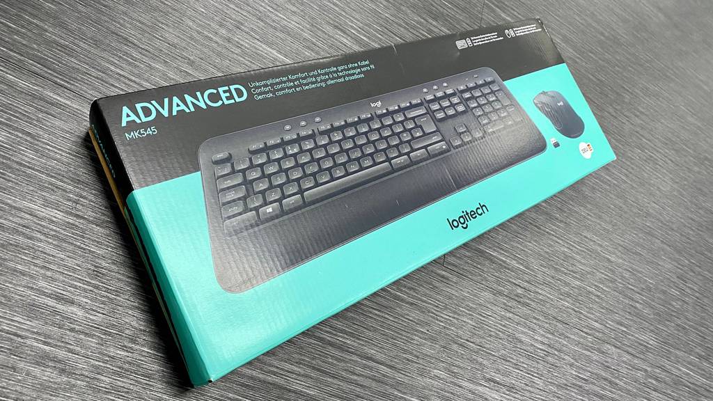 Verpackung von einem getestetem Tastatur-Maus-Set.