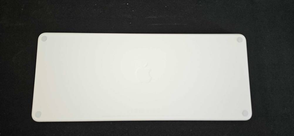 Tastatur-Maus-Set im Test: Rückseite der Tastatur.