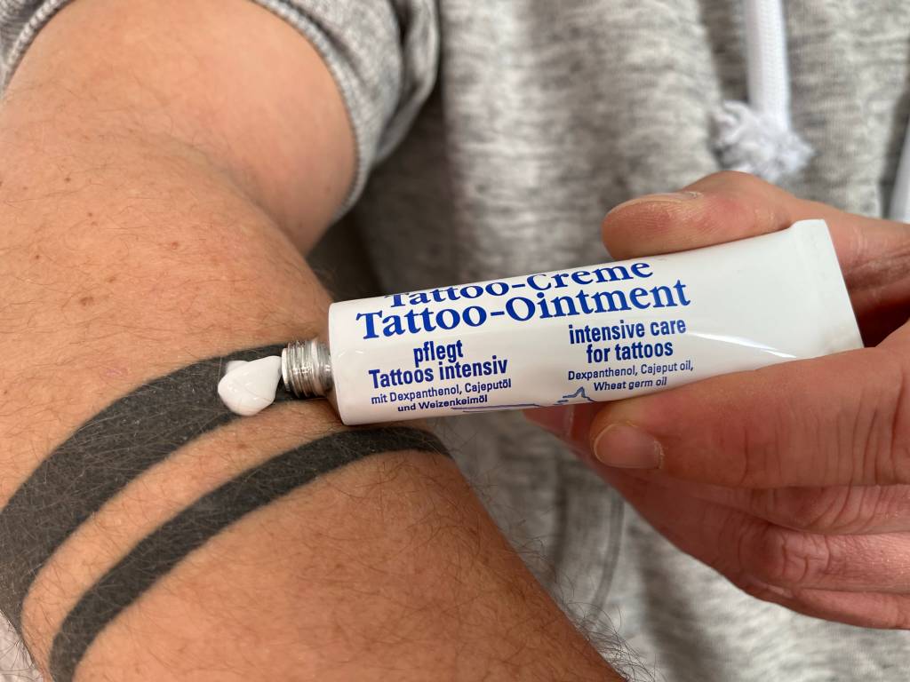 tattoo-creme ointment auftragen