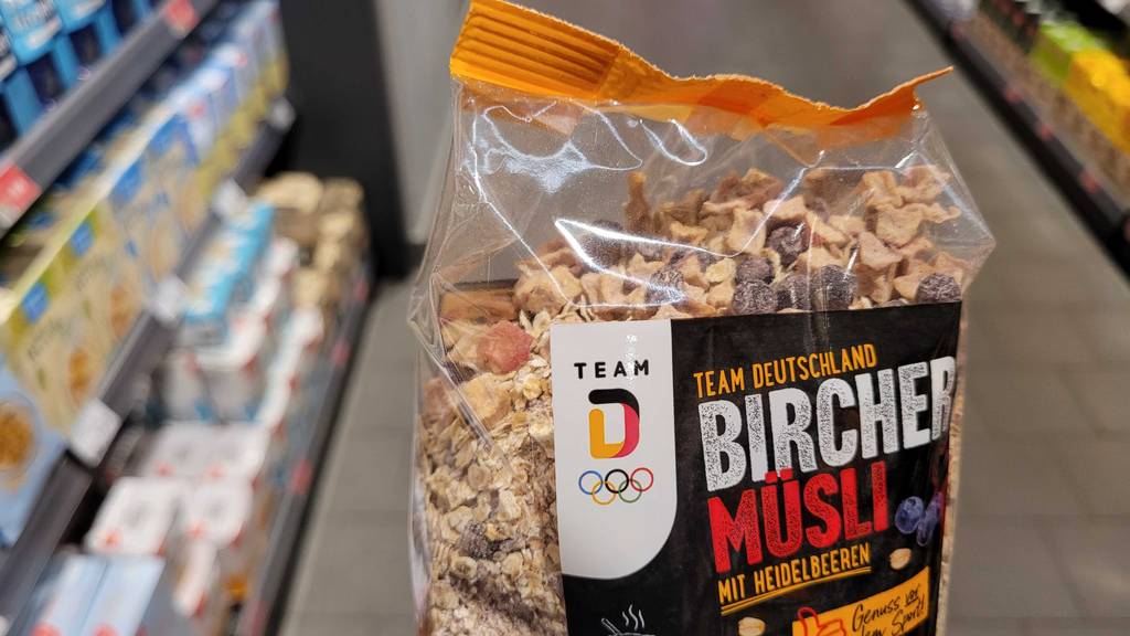 Bircher-Müsli getestet: Detailansicht des Müslis durch die durchsichtige Verpackung.