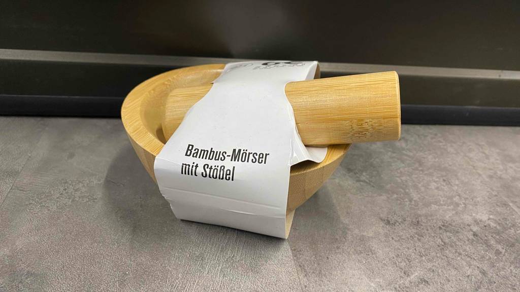 Mörser im Test: Seitenansicht des Mörsers mit Verpackung.