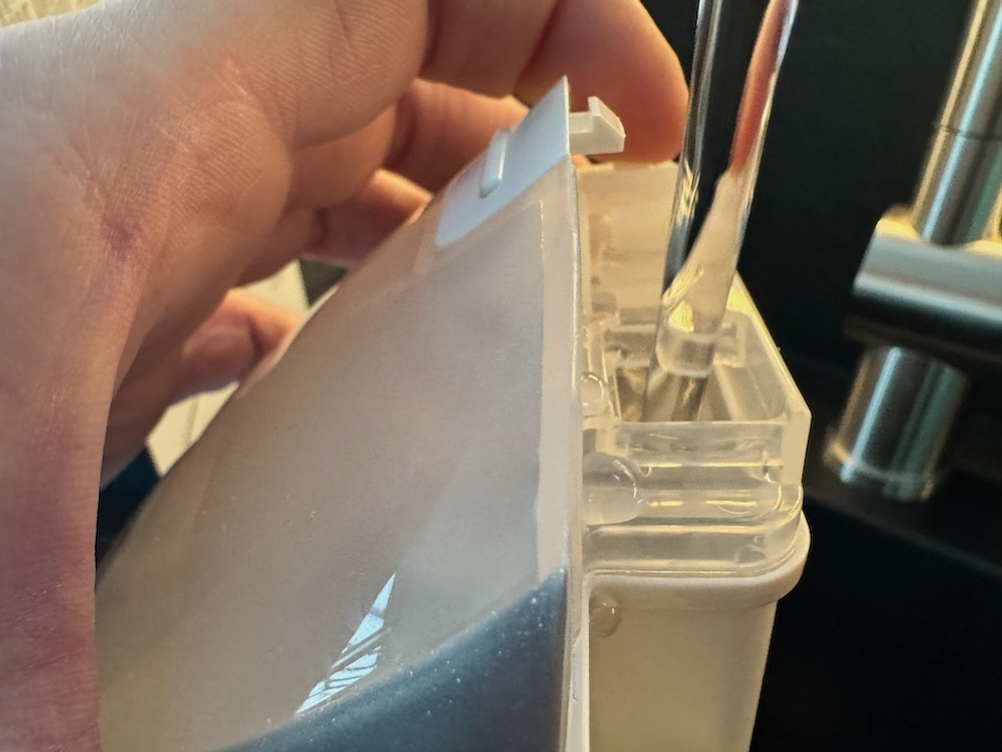 Wasserbehälter auffüllen beim Tefal DT9130 Access Steam Care