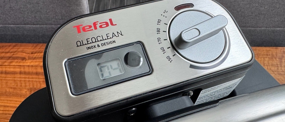 Die Bedienelemente der Tefal ‎FR8040 in Nahaufnahme