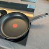 Tefal G28806 Hard Titanium On auf der Kochplatte
