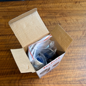 Der geöffnete Karton des Tefal JB1013 von oben