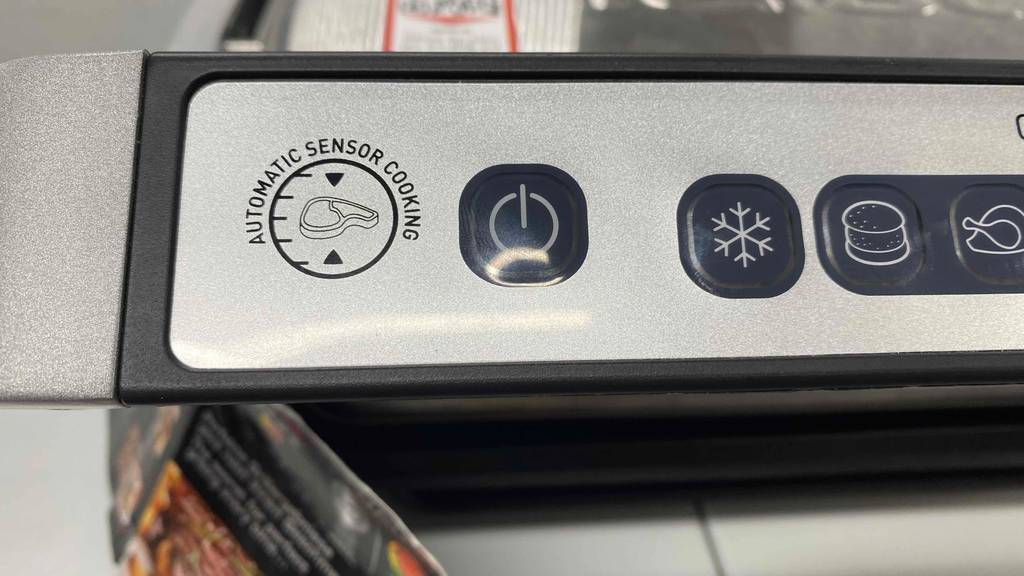 Ein- und Ausschalteknopf von einem getesteten Tefal-Kontaktgrill. 