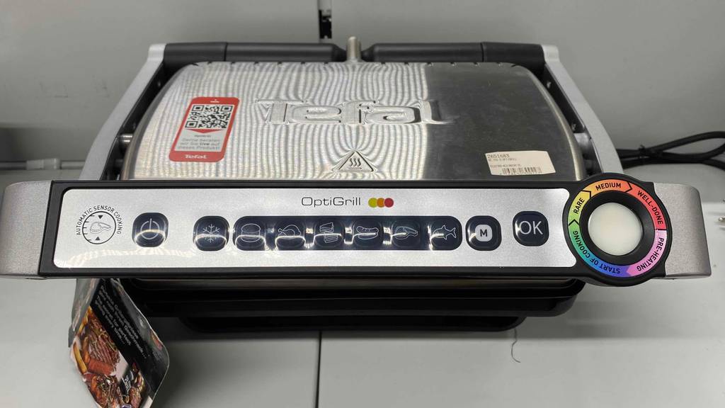 Getesteter Tefal-Kontaktgrill mit verschiedenen Garprogrammen. 