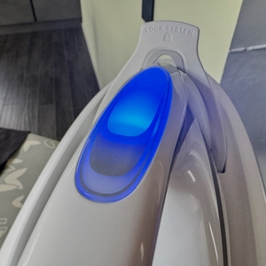 Blaue Signalleuchte beim Tefal Pro Express Ultimate GV9567