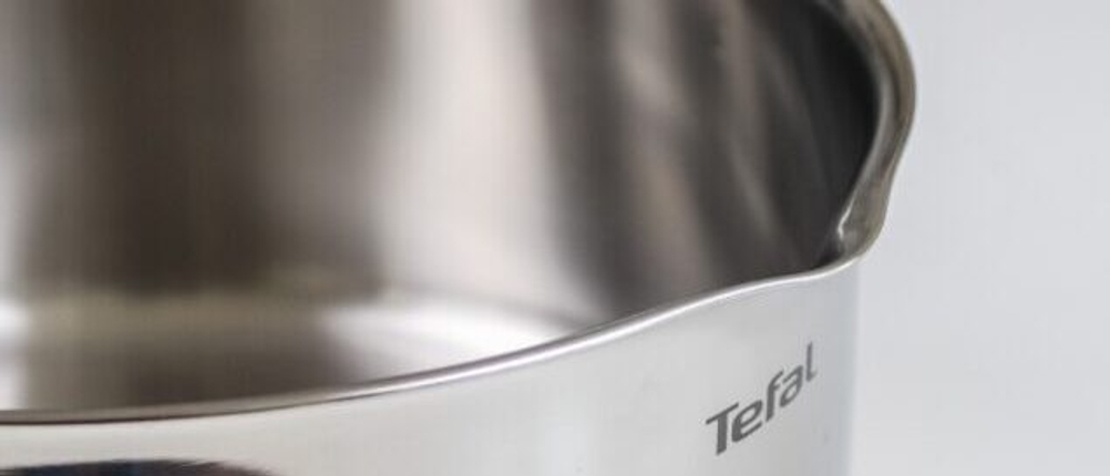 Das Abgießen aus dem Kochtopf im Test