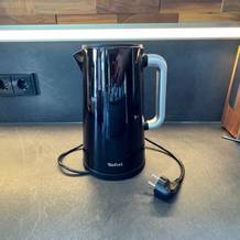Der Tefal Smart & Light steht auf einer Küchenarbeitsplatte