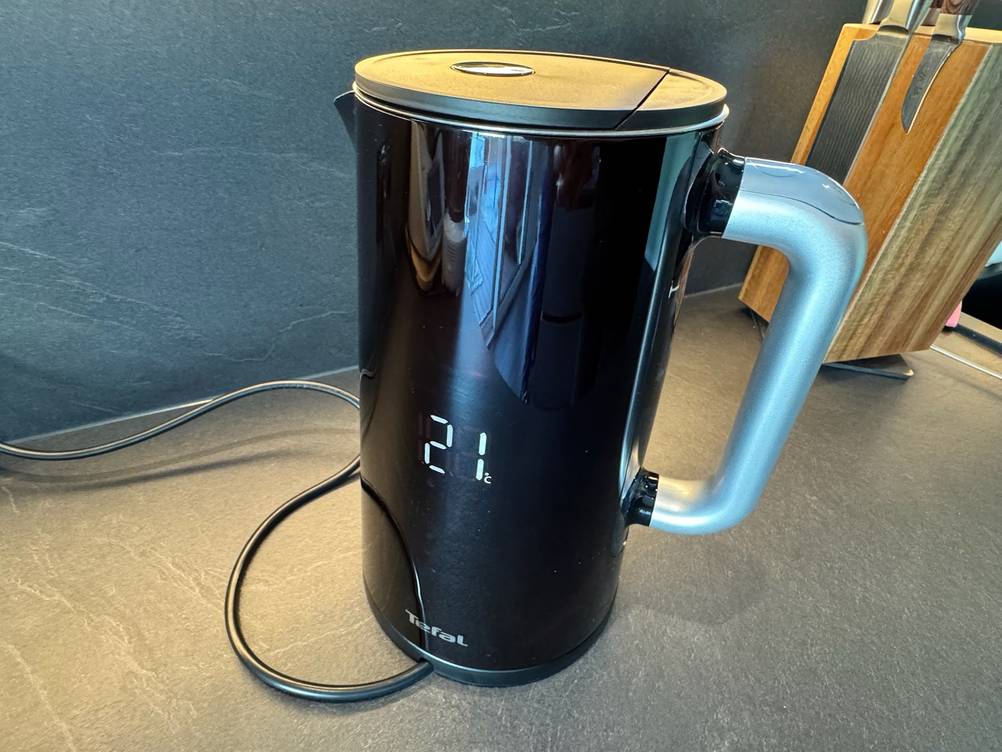 Die Anzeige des Tefal Smart & Light zeigt 21°C an
