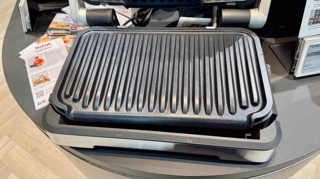 Tefal-Tischgrill im Test: Detailansicht der Grillfläche.
