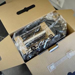 Der getestete Toaster von Tefal wird ausgepackt.