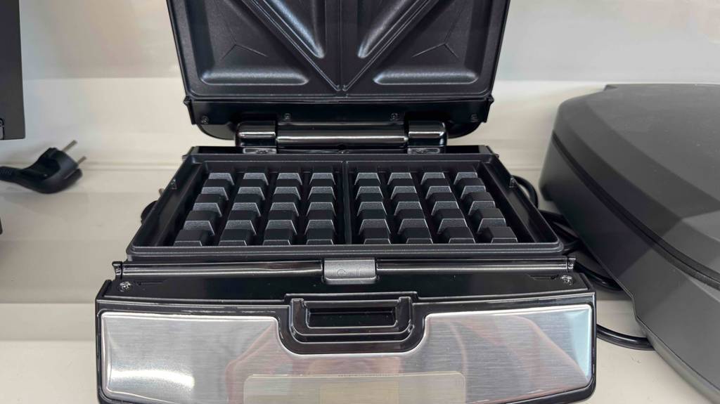 Tefal-Waffeleisen getestet: Detailansicht des Waffelgrilleinsatzes.