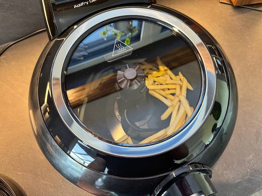 Frittiervorgang bei der Tefal YV9708 ActiFry Genius XL 2in1