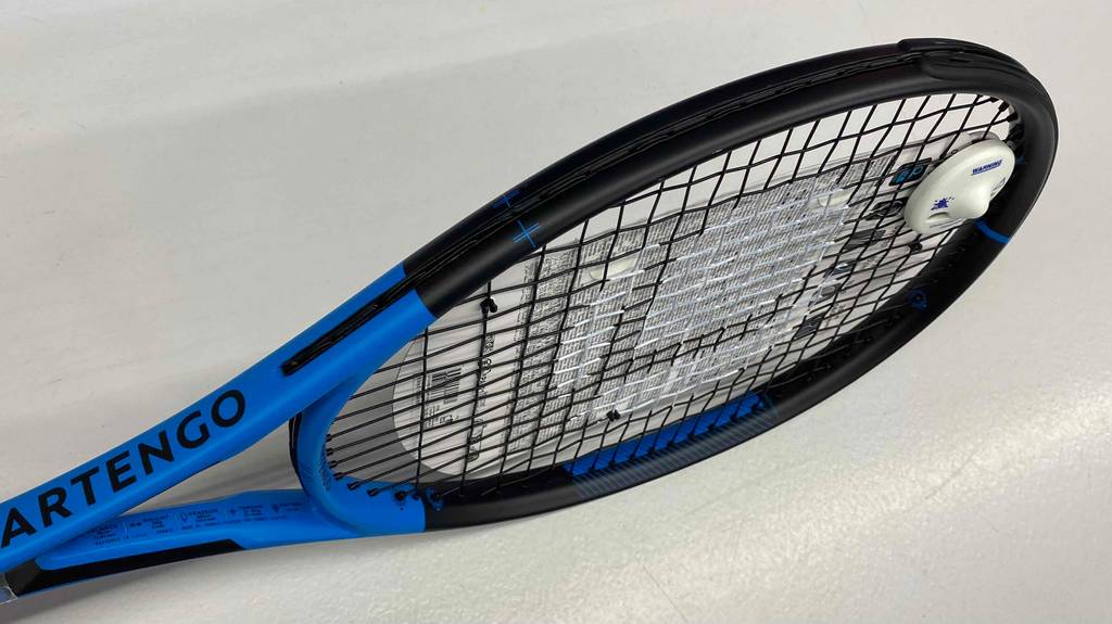 Rahmen und Schlagfläche von einem getesteten Tennisschläger in 26 Zoll.