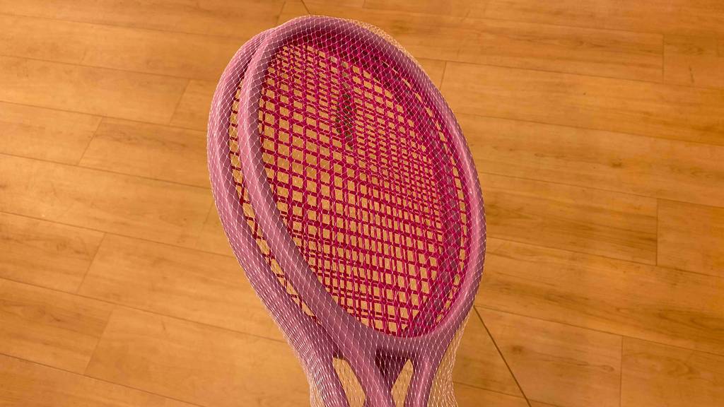 Tennisschläger für Kinder im Test: Zwei rosafarbige Tennisschläger für Kinder.