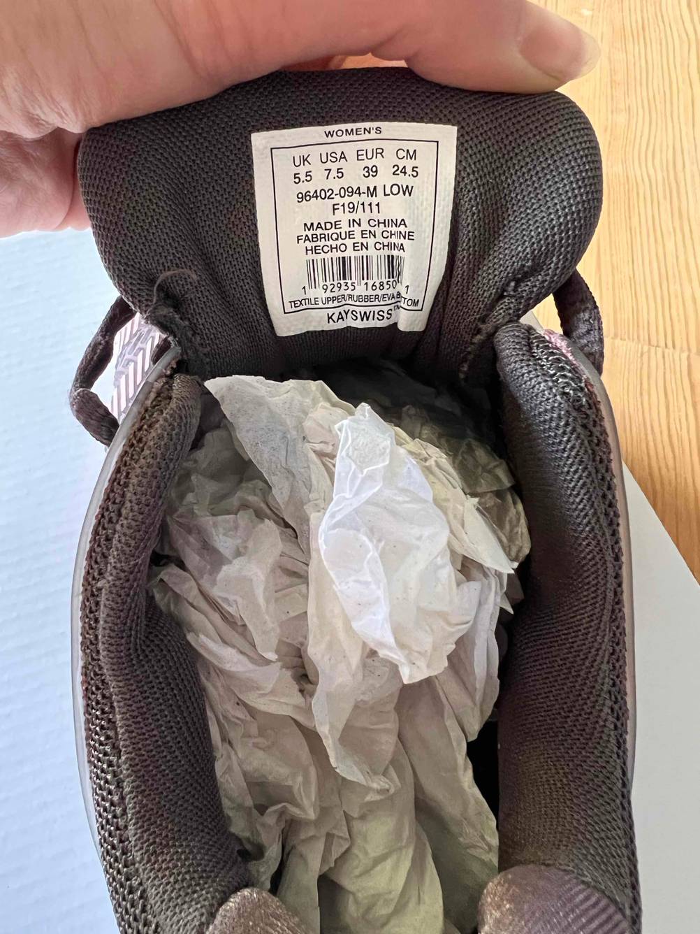 Tennisschuhe für Damen getestet: Nahaufnahme des Labels in der Lasche.