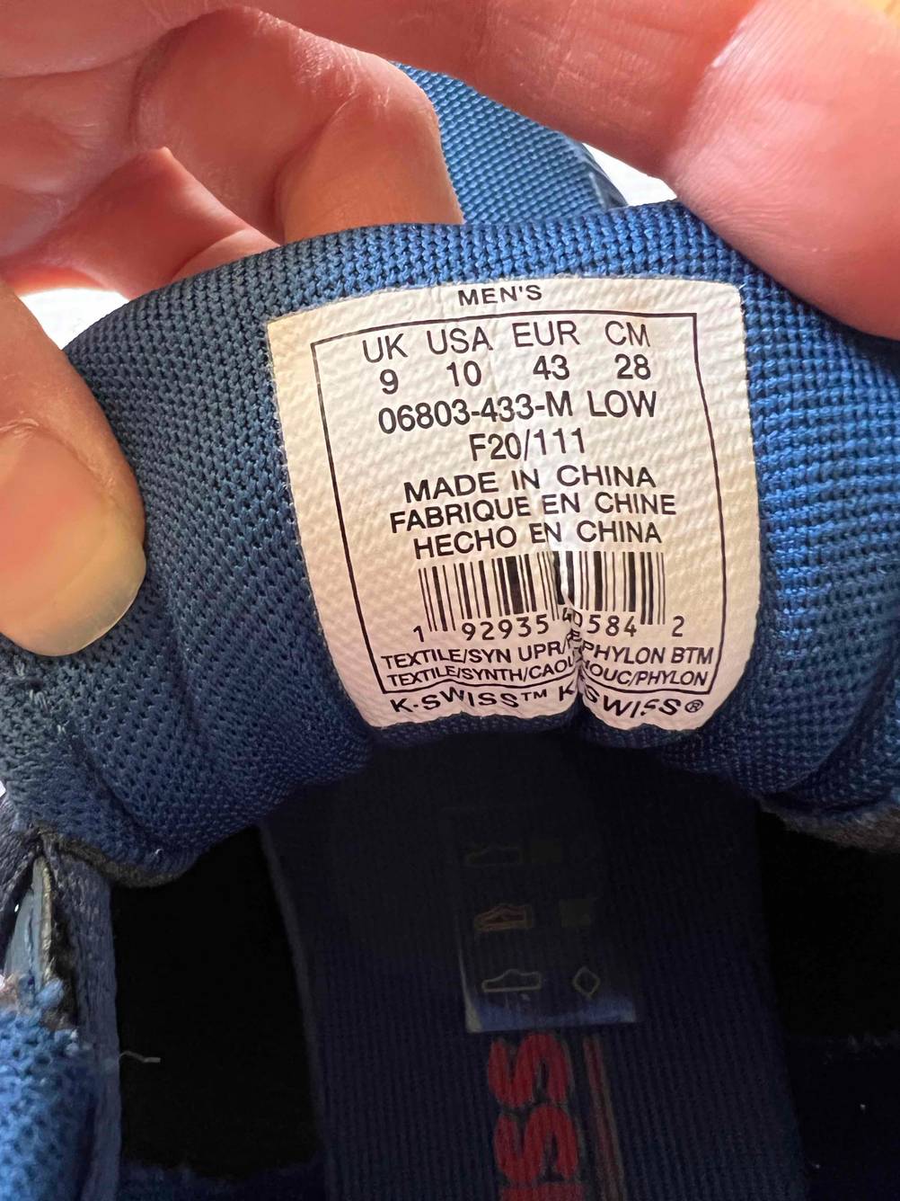 Tennisschuhe für Herren-Test: Nahaufnahme des Labels an der Lasche mit Größenangaben.