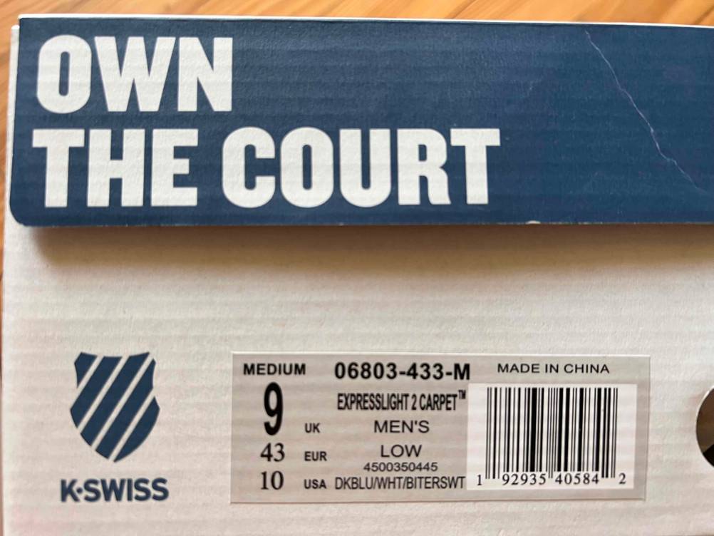 Tennisschuhe-Herren-Test: Nahaufnahme des Kartons mit Größenangaben.
