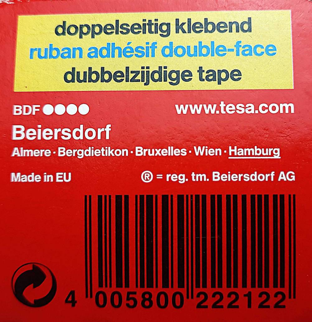 Teppichklebeband im Test: Nahaufnahme der Verpackung mit Informationen.