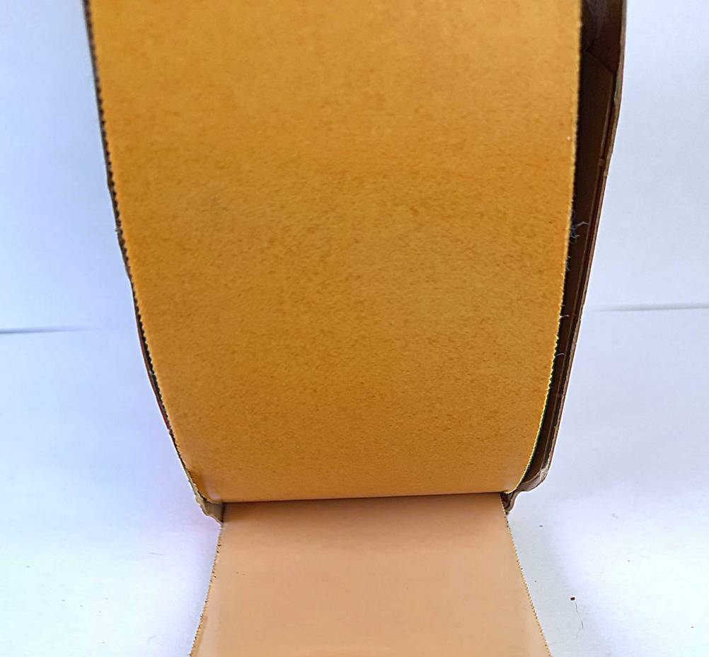 Teppichklebeband getestet: Nahaufnahme des Bandes.