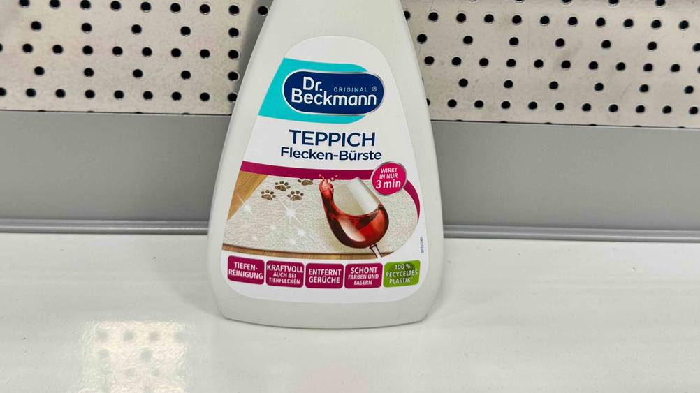 Teppichshampoo getestet: Nahaufnahme des Labels auf der Flasche.