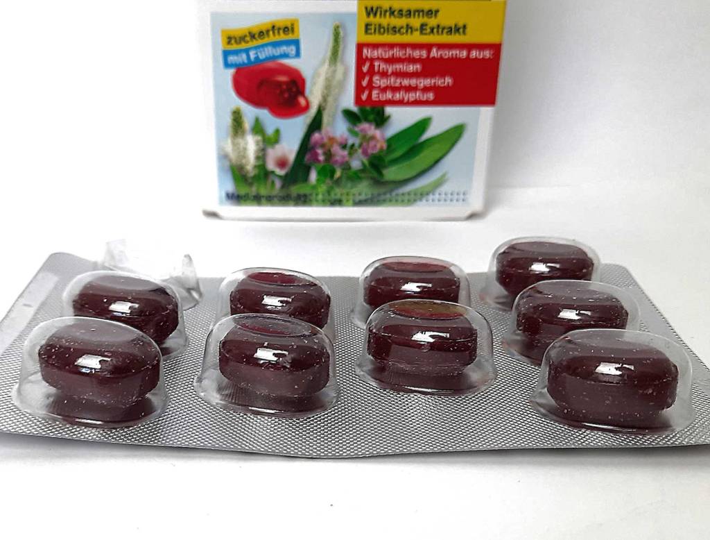 Nahaufnahme eines Blisters mit Lutschpastillen von Mittel gegen Reizhusten im Test.