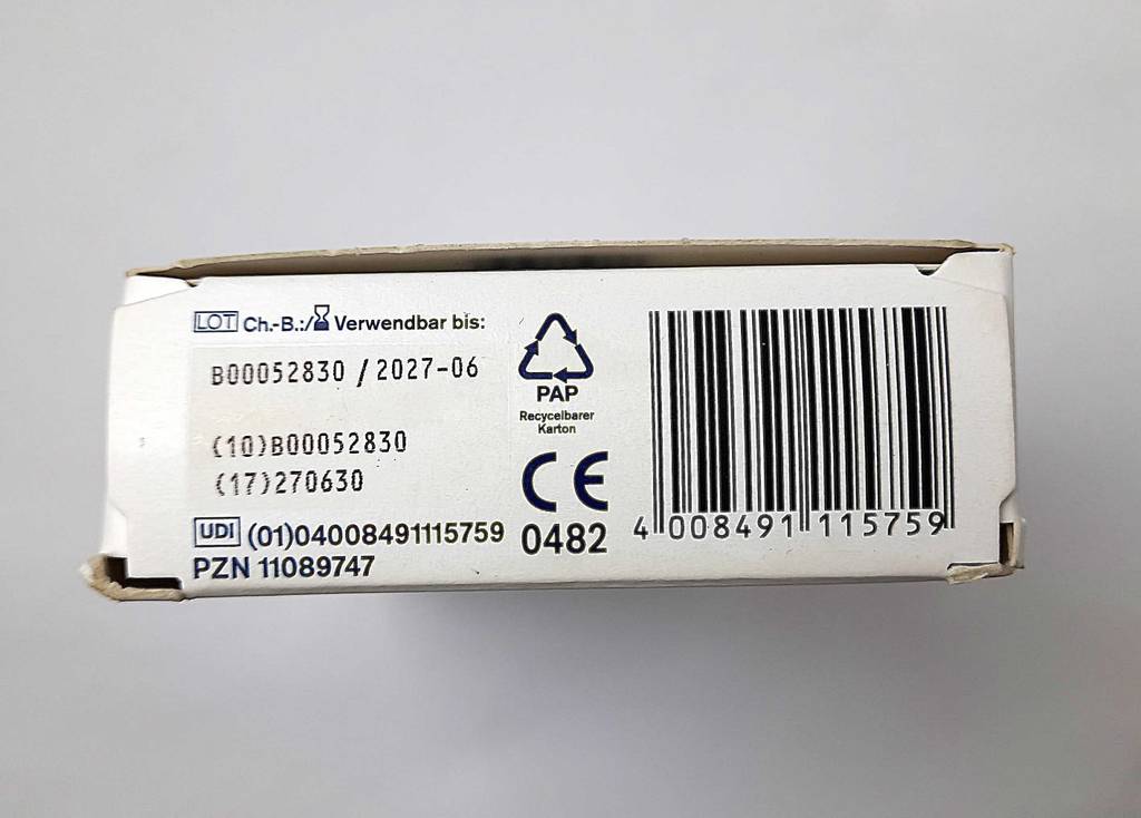 Auf der Seite der Verpackung von getestetem Mittel gegen Reizhusten steht das Verfallsdatum.