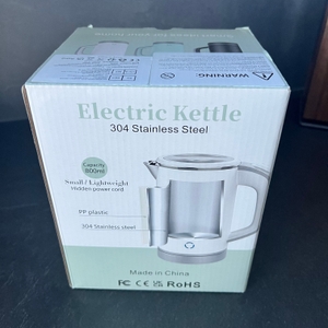 Tetipa-Reisewasserkocher im Karton