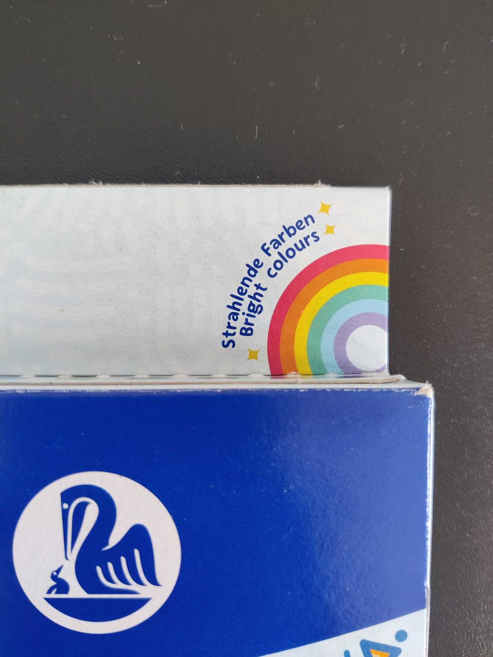 Textilstifte-Test: Nahaufnahme einer Grafik auf der Vorderseite der Originalverpackung.