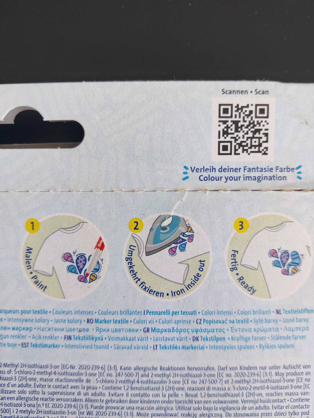 Rückseite von einer Verpackung gefüllt mit getesteten Textilstiften. 