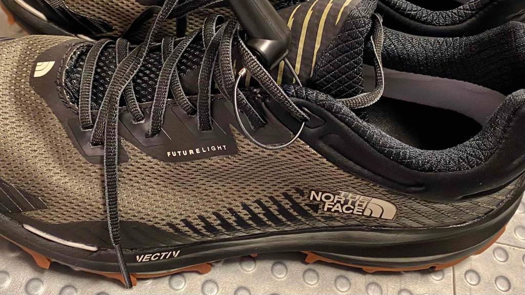 The North Face Futurelight Leichtwanderschuhe für Herren im Test: Nahaufnahme des Schuhs. 