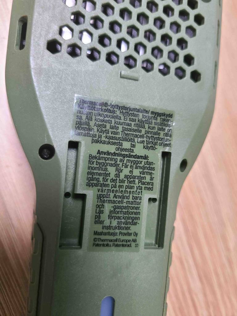 Thermacell-Mückenabwehr im Test: Detailansicht der Produktangaben auf dem Etikett.
