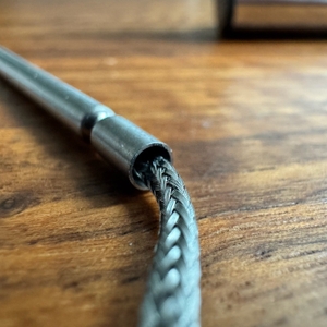 Das Kabel des Thermopro TP16 in Nahaufnahme