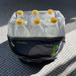 Ein Sixpack steht in der Thermos 148864