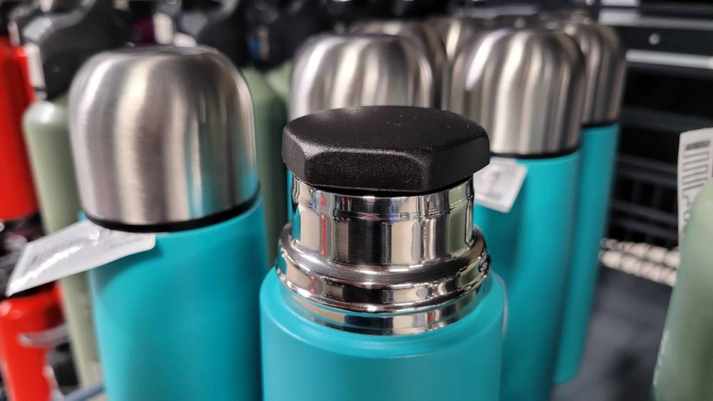 Thermosflasche im Test: Nahaufnahme des Schraubverschlusses.