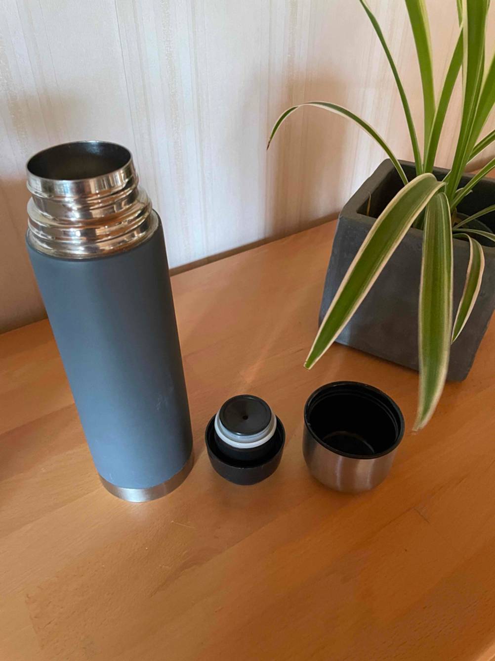 thermosflasche mit Deckel 