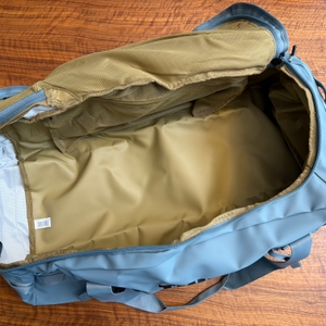 Das große Innenfach der Thule Chasm Duffel 70L