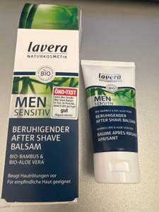 Aftershave von Lavera - Tube und Verpackung zu sehen.