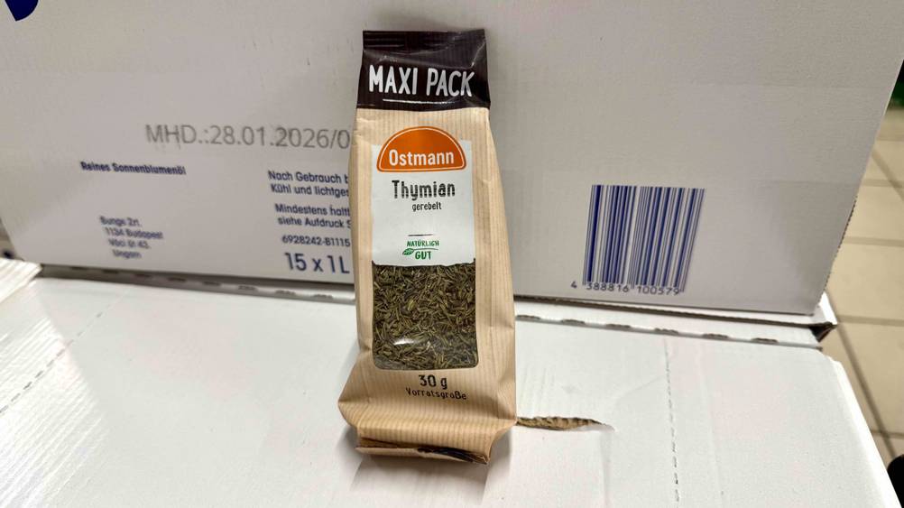 Thymian im Test: Eine Packung auf Kartonagen.