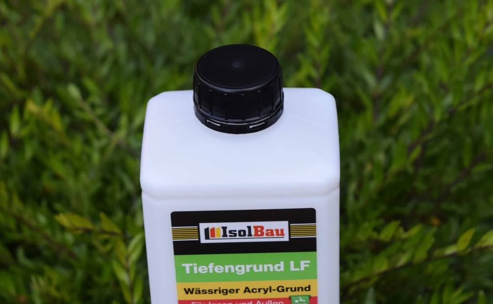 Nahaufnahme der Verschlusskappe einer Flasche Tiefengrund im Test.