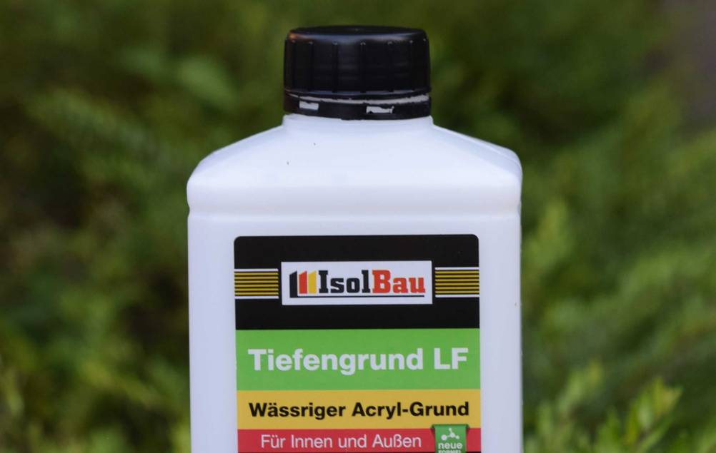 Tiefengrund getestet: Ein Kanister von vorne mit Logo und Artikelbezeichnung.
